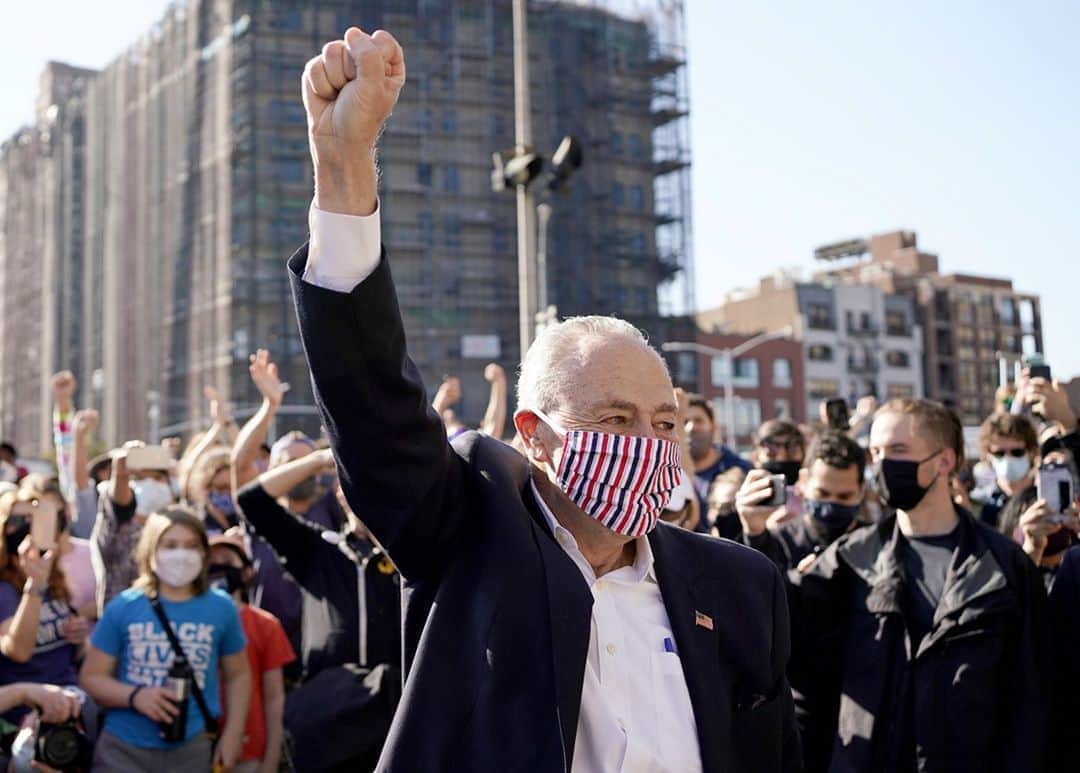 NBC Newsさんのインスタグラム写真 - (NBC NewsInstagram)「Senate Minority Leader Chuck Schumer celebrates in Brooklyn, New York, as Joe Biden is projected to win the US presidency.⁠ ⁠ 📷 Dane Rhys / @reuters」11月8日 4時33分 - nbcnews