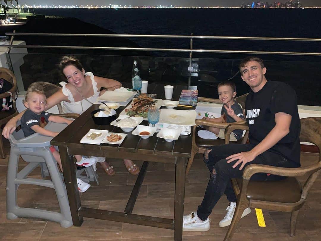 マルク・ムニエッサのインスタグラム：「👨‍👩‍👦‍👦❤️」