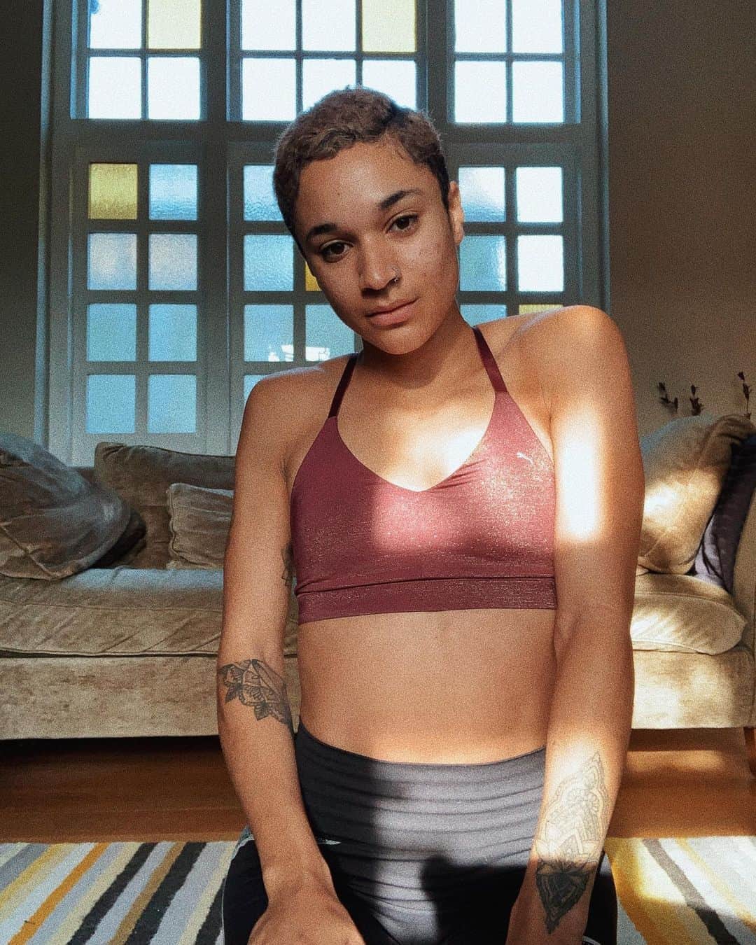 ジョディ・ウィリアムズのインスタグラム：「what do you do to reset?   this morning I forced myself to do some yoga for a much needed mental reset, for the last few weeks I’ve been feeling pretty miserable (more so than usual 🌝) and generally unmotivated.  as someone who is generally structured and disciplined it really throws me off when my mind decides it just doesn’t want to! I find it pretty hard to kick start myself and often find myself just going through the motions and hiding from my adult responsibilities 🙃  ive found it important to listen to myself during these times, take some time to slow down, b r e a t h e, do things that bring me joy and try to tick off at least one thing off my to do list every day (no matter how small!)」