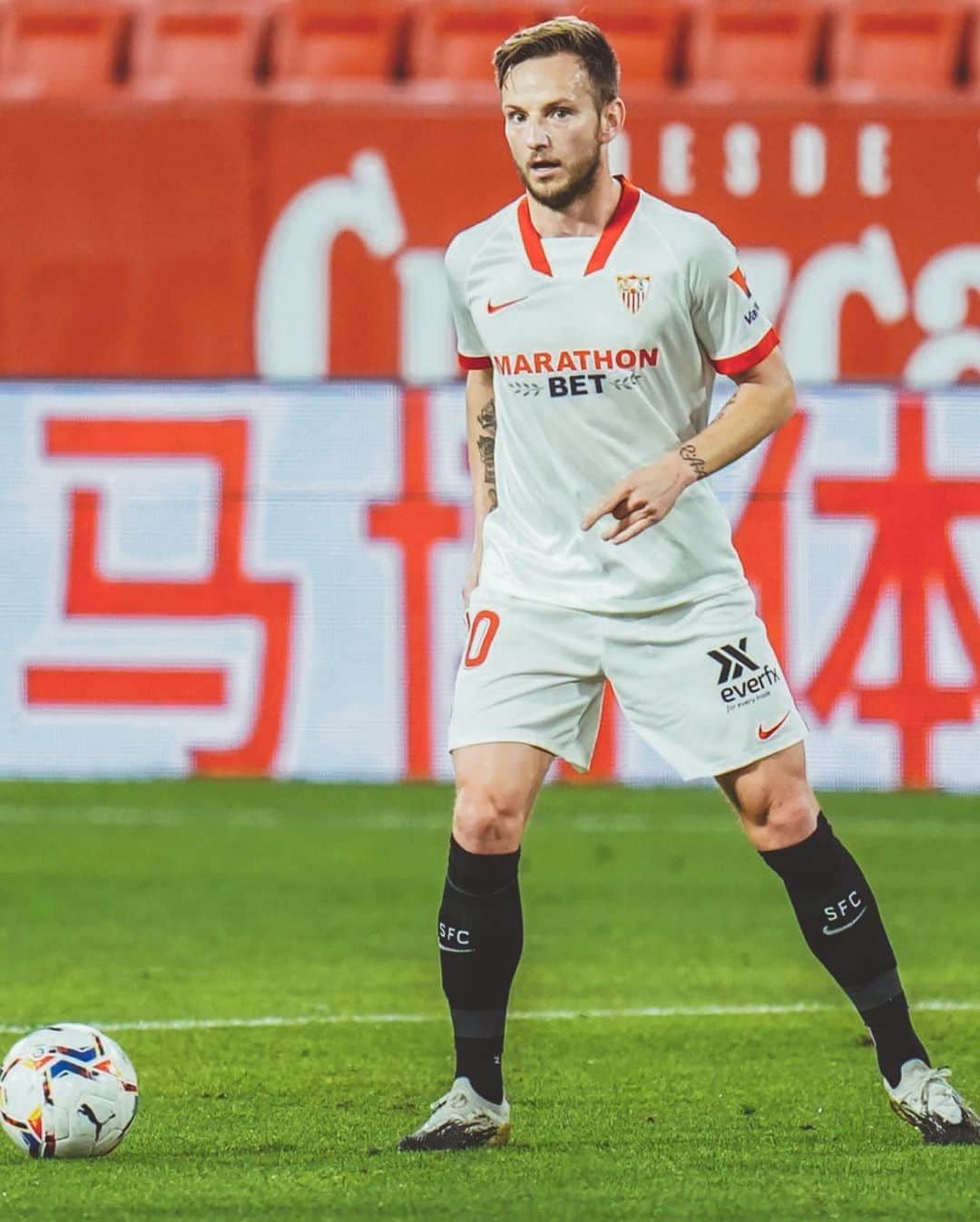 イヴァン・ラキティッチのインスタグラム：「Victoria muy importante este sábado! 🙏🏼⚽️ #VamosMiSevilla #IvanRakitic @sevillafc」