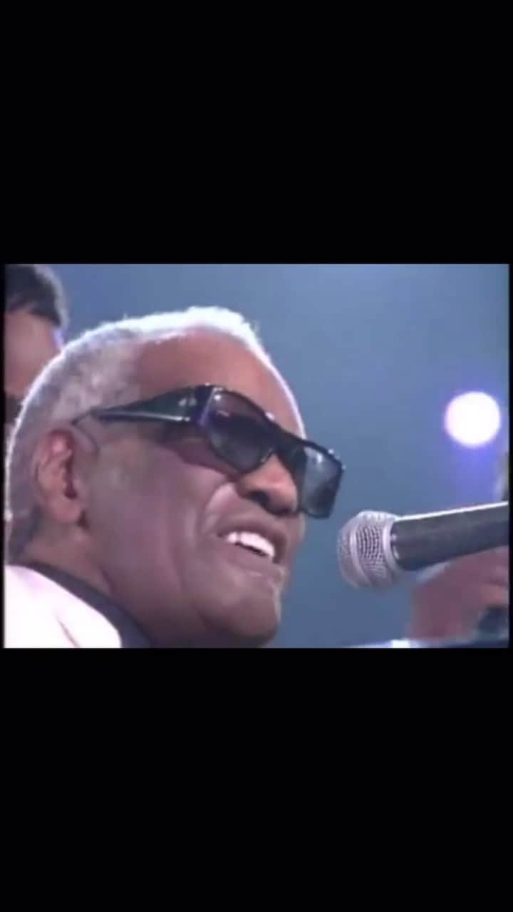 クリー・ハリソンのインスタグラム：「#raycharles #americathebeautiful #letthehealingbegin #medicine」