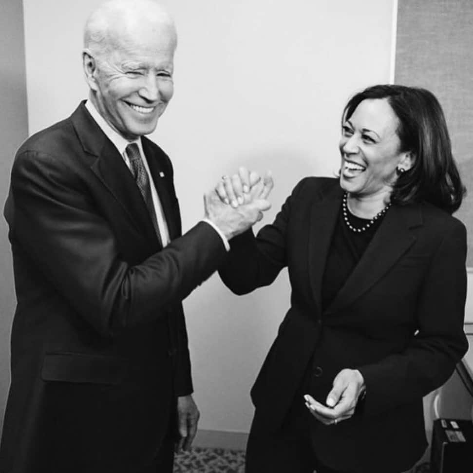 ジェフ・ベゾスのインスタグラム：「Unity, empathy, and decency are not characteristics of a bygone era. Congratulations President-elect @JoeBiden and Vice President-elect @KamalaHarris. By voting in record numbers, the American people proved again that our democracy is strong.」