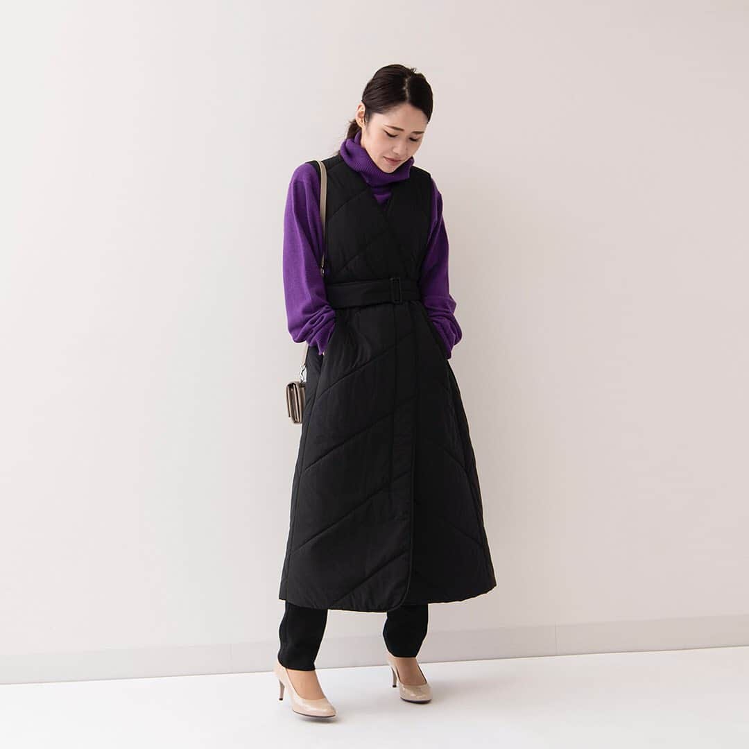 のインスタグラム：「//Styling Room// 『Style Note』がこの秋リニューアル！  ストデパの専属スタイリストに加え、ゲストスタイリストによる最旬コーディネートをご紹介。 今月はテレビや舞台等で活躍しているスタイリスト事務所CORAZON所属のトップスタイリスト3名が登場します💁‍♀️  過ごしやすい今の季節にぴったりのリラックススタイルや、ビデオ会議でも着映えするリモート勤務時向けコーディネートなど、スタイリスト事務所CORAZON所属のトップスタイリスト3名が、ニューノーマルな日々を楽しくするスタイリングを公開中。深まりゆく彩りの秋。自由な気分で心地いい装いに身を包んで。  coordinate / ストデパStylist  【冬のロングベスト、どう着る？】  🔗 スタイリストの紹介＆スタイリングは @stripedepartment プロフィールURLよりご覧いただけます。 ▶︎ストデパ公式twitter：ストデパスタイリストが撮影中の裏側やアザーカットなどを呟いています！フォロー＆いいね＆リツイートをお願いします👍  #ストデパ_StylingRoom ﻿ #ストデパ #ストライプデパートメント #stripedepartment﻿ #ストデパwomen #パーソナルスタイリスト #womensstyling #スタイリング #コーディネート #コーデ #ファッションコーデ  #最旬スタイル #ootd﻿  #大人コーデ #大人カジュアル #秋コーデ #2020AW #AutmnWinter #stylenote #スタイルノート」