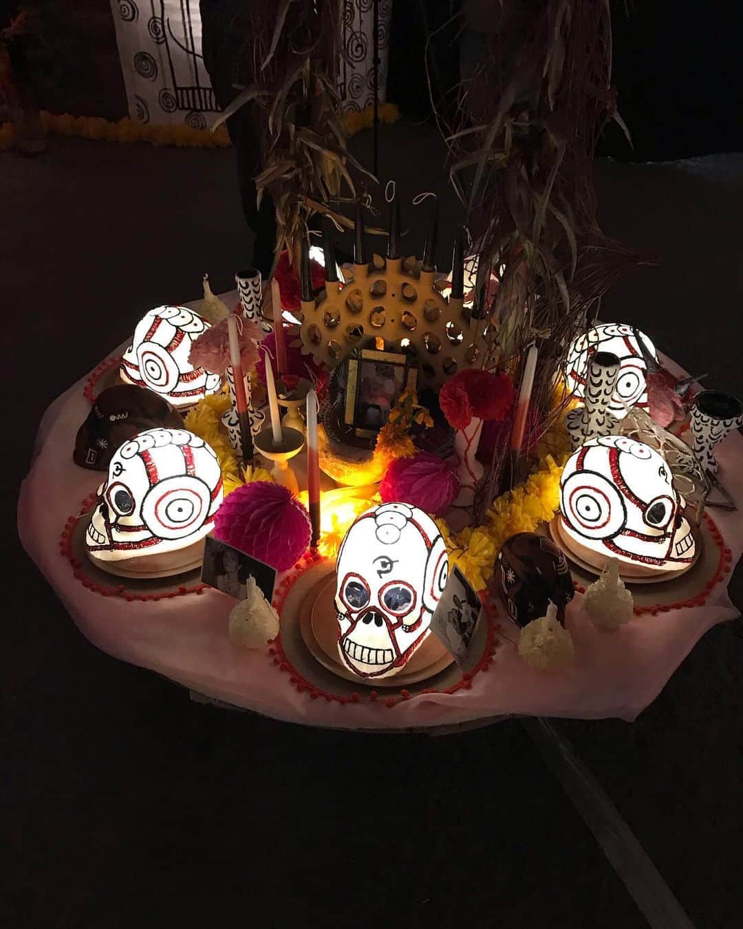 のインスタグラム：「Happy #DAYOFTHEDEAD @realdonaldtrump  . #Anahuacali #DiaDeLosMuertos #BYEBITCH」