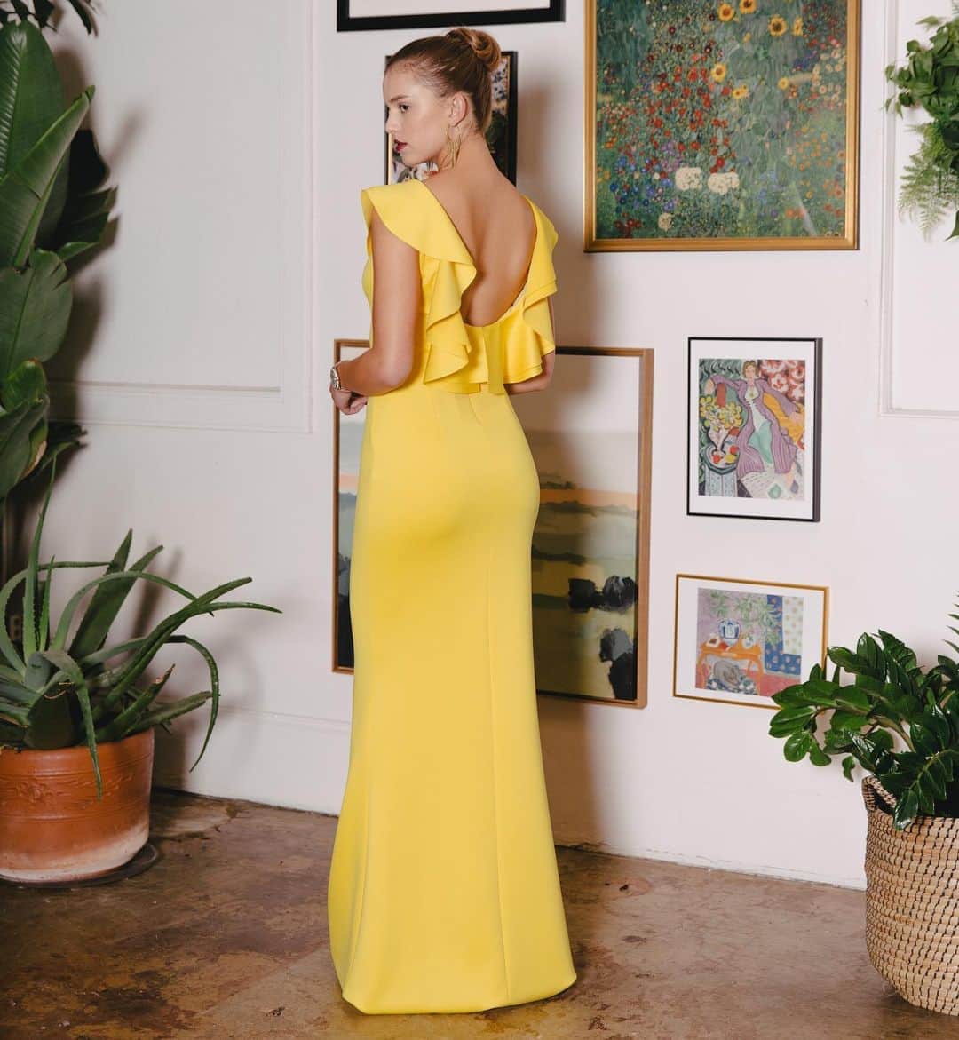 ブラックハローのインスタグラム：「Business in the front, party in the back 💛 // #BHEVE // Dress: Patricia Gown」