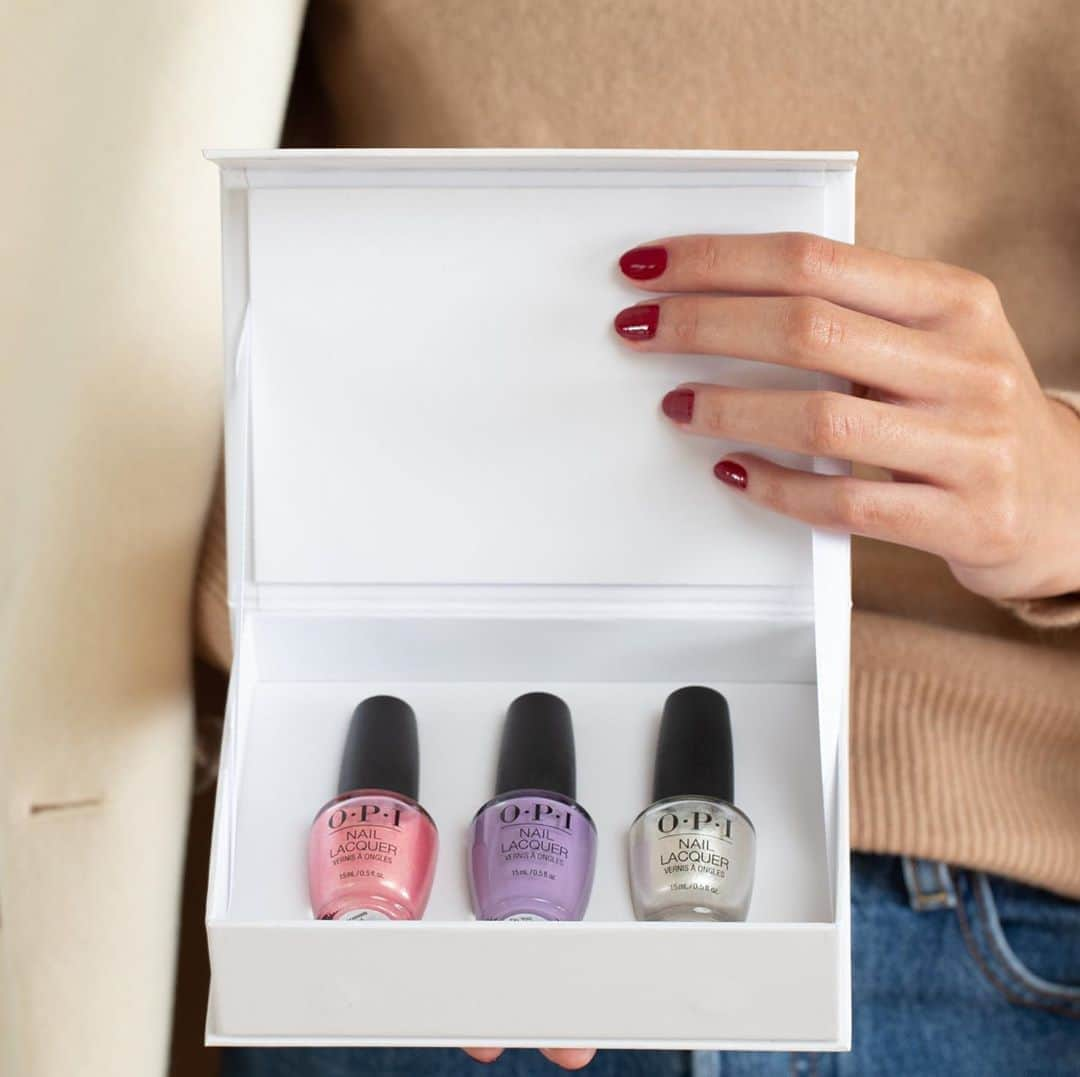 OPIさんのインスタグラム写真 - (OPIInstagram)「Embrace the time of year that celebrates sharing with loved ones. Share love, laughter, cherished memories and the joy of color. #ColorIsTheAnswer Tap our #linkinbio to create a custom #OPIPolish gift set for friends you adore!  #ColorIsTheAnswer #OPIObsessed #CustomGift #SpreadJoy #HolidayGift #ThanksgivingGift #ThanksgivingInspo #GiftedByOPI」11月8日 6時08分 - opi