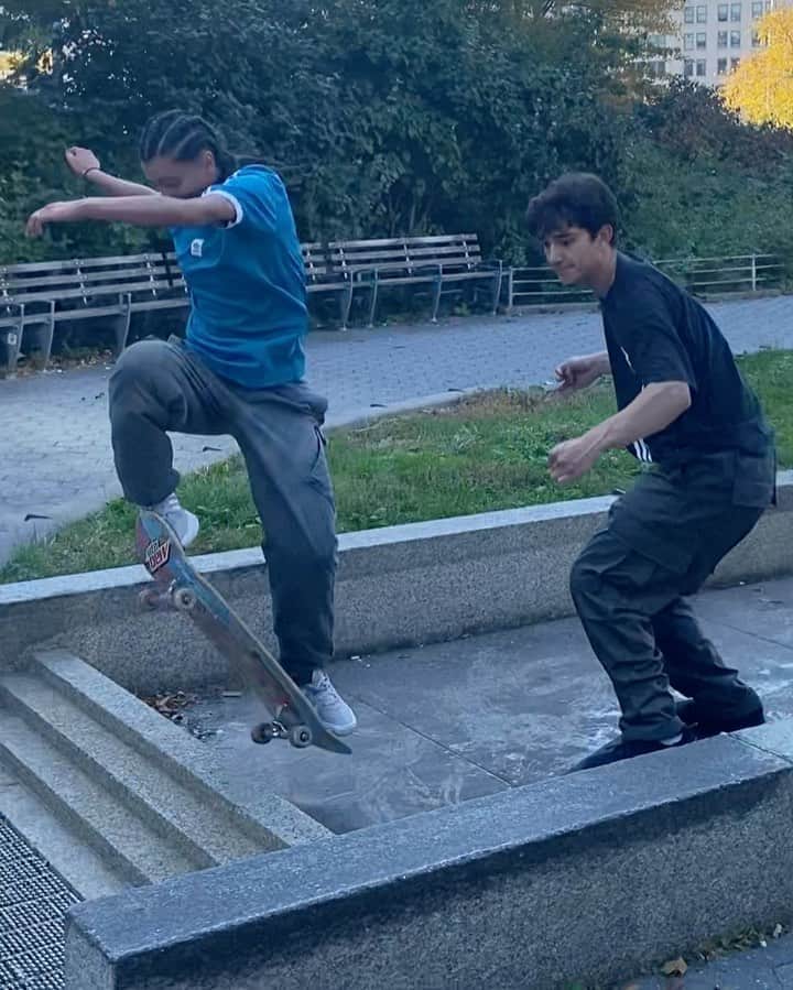 マライア・デュランのインスタグラム：「🚂🚂🚂  🎥: @teawasserman  @adidasskateboarding」