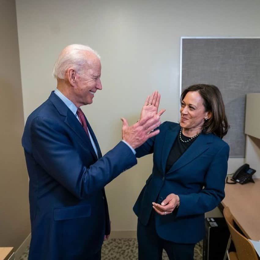 スティーブ・アエンのインスタグラム：「America, you showed up and showed out. High five to all of you for making this happen. 🖐 Congratulations to @JoeBiden and @KamalaHarris. The people’s trust and faith are in your hands now.」