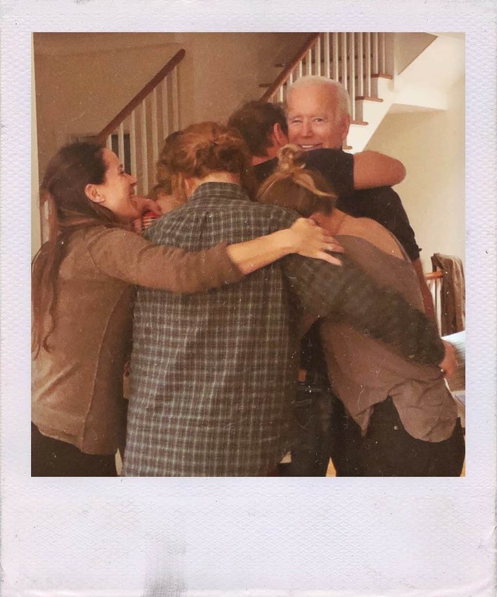 ブルック・バトラーのインスタグラム：「May we all come together as one.」
