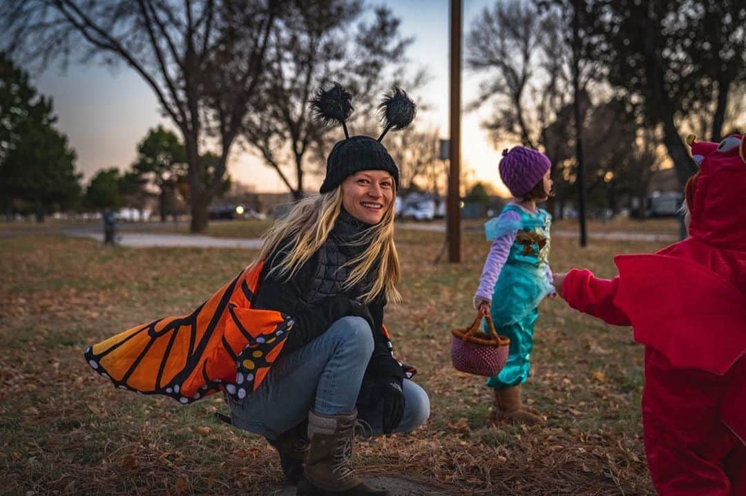 エミリー・デ・レイヴィンさんのインスタグラム写真 - (エミリー・デ・レイヴィンInstagram)「Halloween part 2! 🎃 (Also a part 3 coming!)   #halloween #rvlife #mumlife #momlife #toddlerlife #kidlife  📸: @eb.photogeography」11月8日 7時07分 - emiliede_ravin