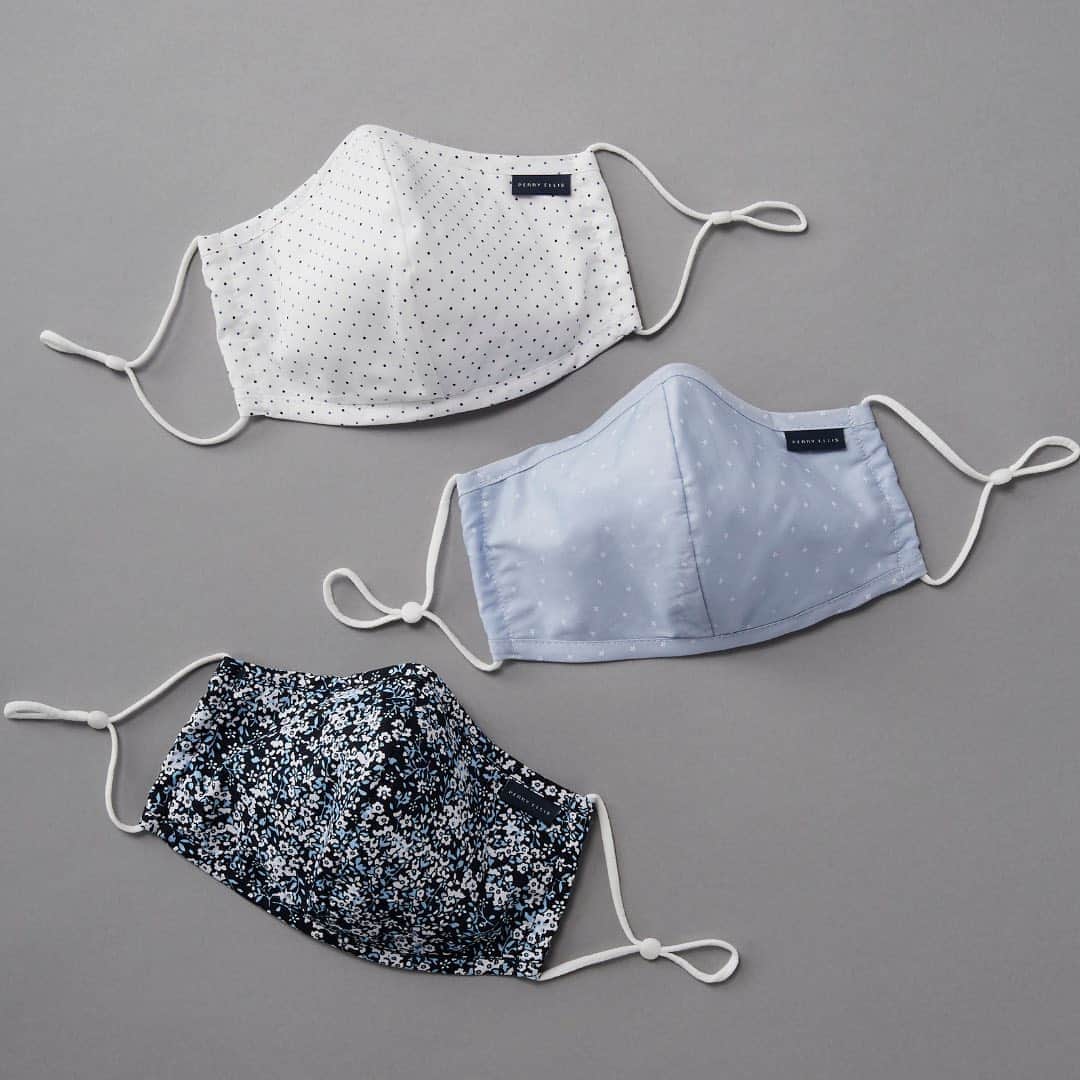 ペリーエリスのインスタグラム：「Stay safe and protect others in our new three-pack face masks; machine washable for everyday wear. #LifeReadySince1976」