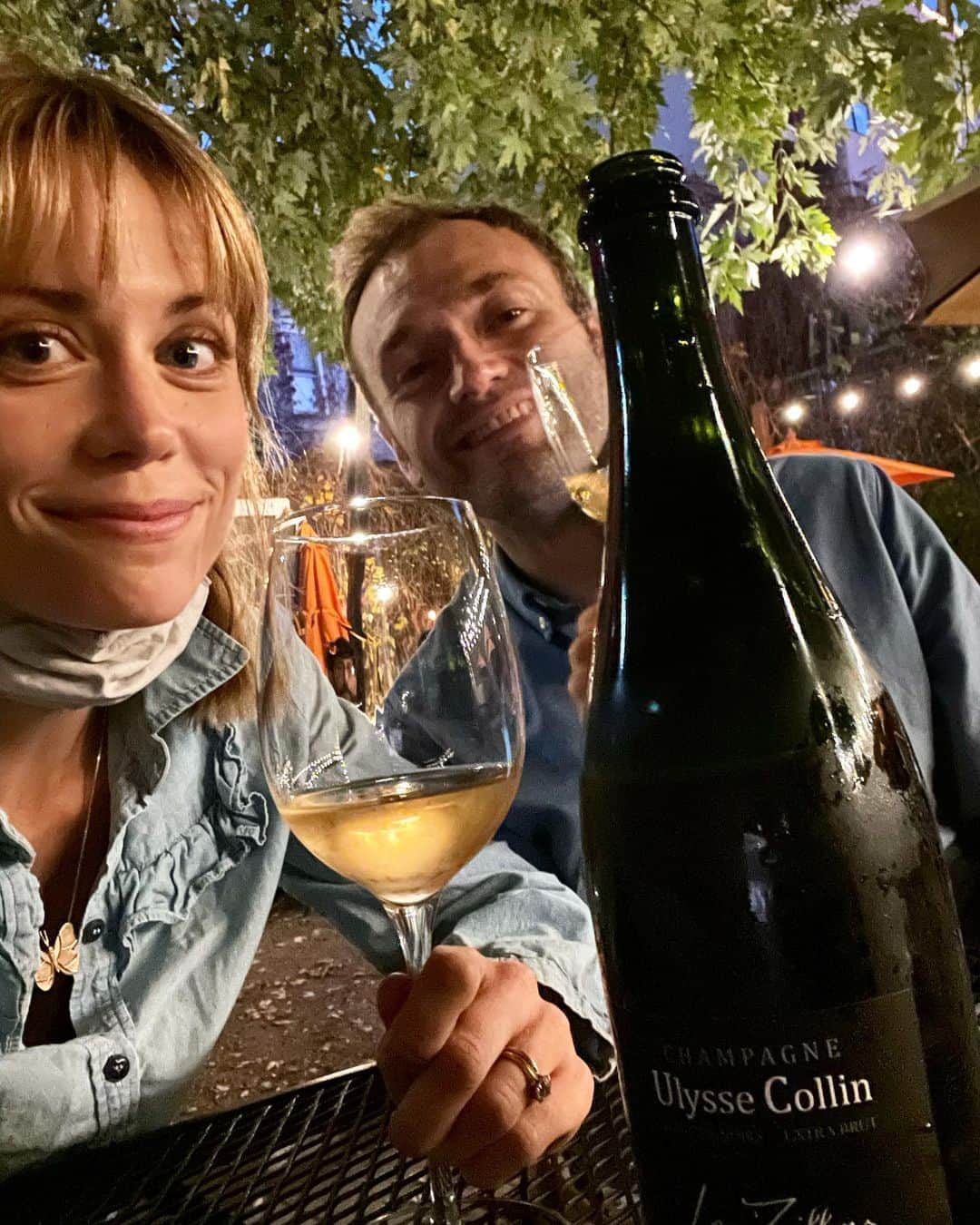 クレア・コフィーのインスタグラム：「No better place to pop those bottles than @popinanyc baby !! #democracyforevs」