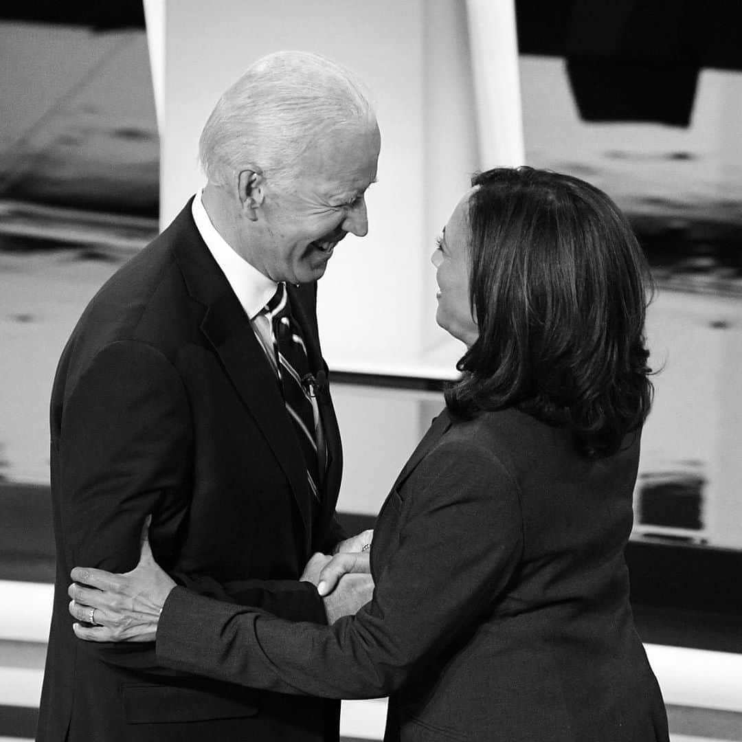 コートニー・イートンさんのインスタグラム写真 - (コートニー・イートンInstagram)「Danced in the streets with my neighbors. Cried happy tears.  Mr. President & Madam Vice President.  #bidenharris2020 #women」11月8日 7時31分 - courtneyeaton
