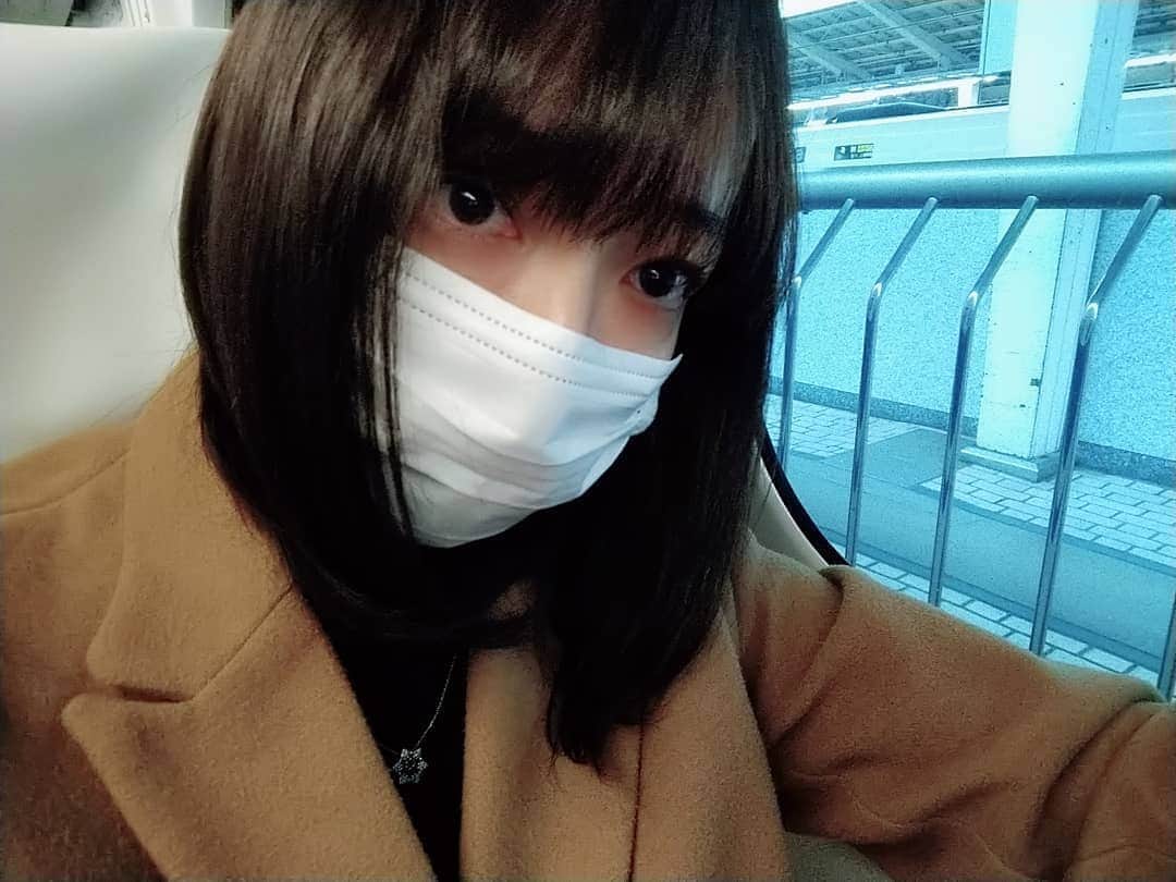 宮森セーラのインスタグラム：「めちゃくちゃ寝起きです。  ぐっばい東京。  いってきます。  #新幹線 #好き #初上陸の地へ」