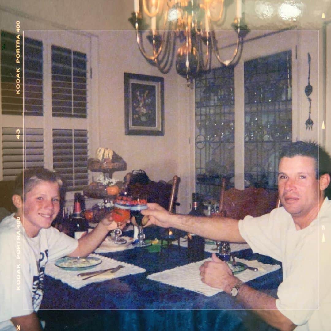 ジュリアン・エデルマンのインスタグラム：「Happy 60th to the hardest working sonofagun, who has always managed to keep me focused, disciplined and hungry for more. We love ya pops.」