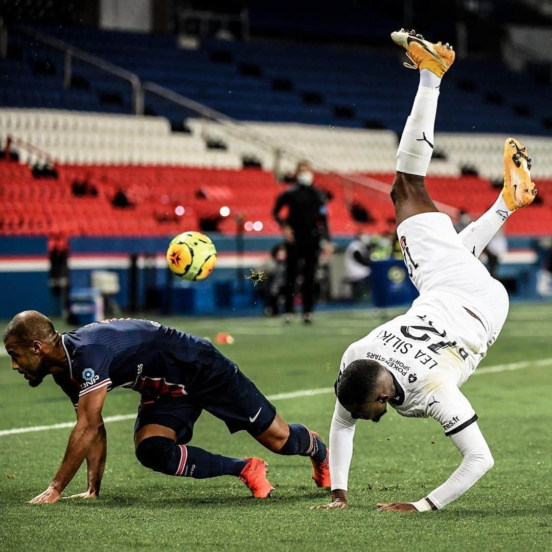 リーグ・アンさんのインスタグラム写真 - (リーグ・アンInstagram)「8e victoire consécutive en @ligue1ubereats pour le @psg (3-0 vs le @staderennaisfc) ☄️   An eighth consecutive win in #Ligue1UberEats for #PSG!   #ligue1ubereats #paris #staderennais #rennes #dimaria #angeldimaria」11月8日 7時50分 - ligue1ubereats