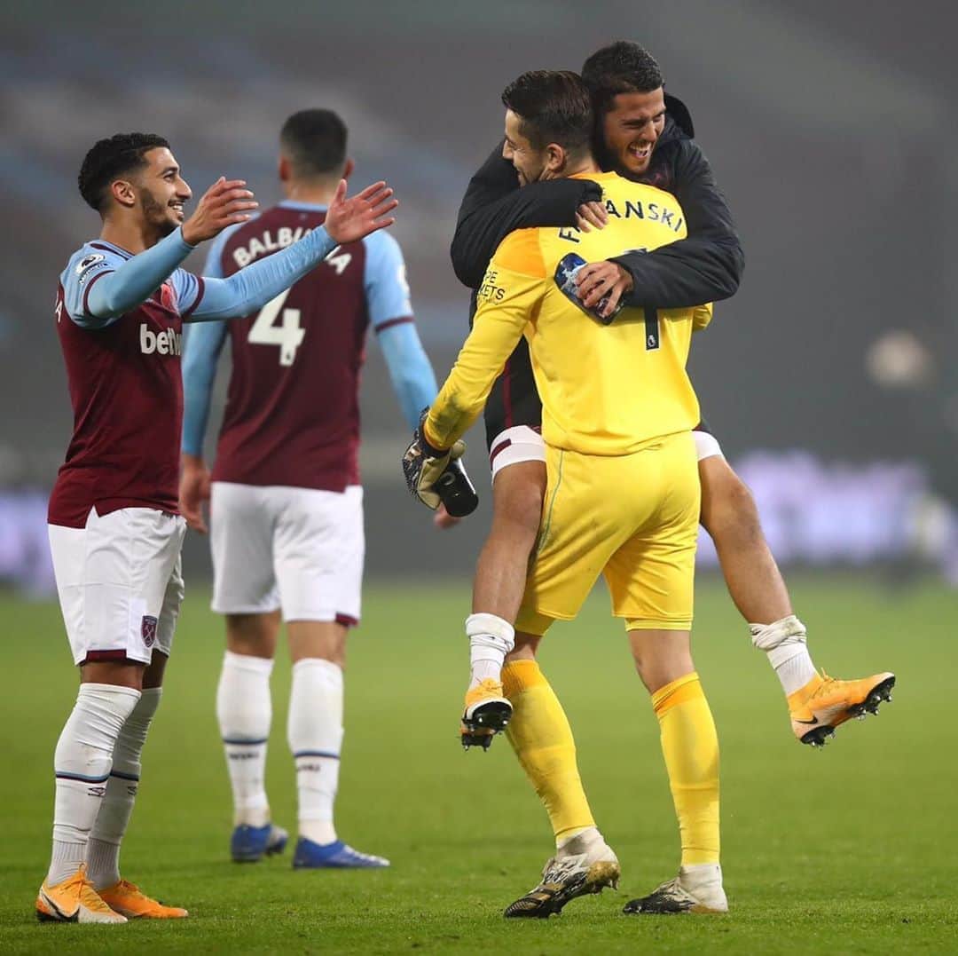 パブロ・フォルナルスのインスタグラム：「No the best game but massive 3 points lads! @westham」