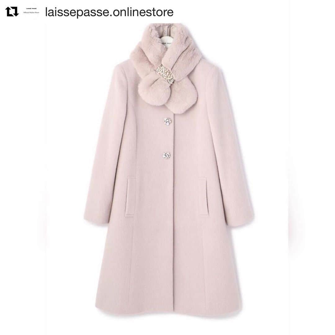 LAISSE PASSEさんのインスタグラム写真 - (LAISSE PASSEInstagram)「check☑︎  ・・・  #Repost @laissepasse.onlinestore with @get_repost ・・・ 完売中のファーティペット付コートが期間限定でご予約START!  期間限定予約:11/6 10:00～11/12 10:00まで！  ☑︎ファーティペット付コート ¥86,900(税込)  人気のため完売していたグレイッシュピンク(38サイズ)を、期間限定でご予約受付中です！ ※12月中旬お届け  その他、モカとラベンダーもご予約受付中です！ この機会をお見逃しなく♪  #laissepasse  #レッセパッセ  #冬コート #ファーティペット #ノーカラーコート #予約受付中」11月8日 8時00分 - laisse_passe