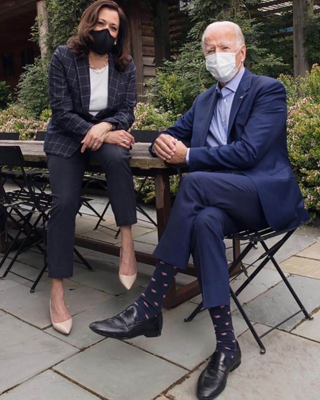 ジェネビーブ・ナジのインスタグラム：「There is no room for tyranny in today’s world. Every dictator’s reign must come to an end. Congratulations America!!! 🎉🎈#bidenharris2020 💐」