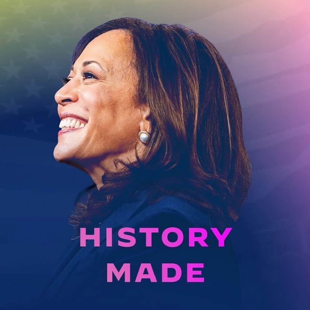 トーレイ・デヴィートのインスタグラム：「#Herstory ... to all the young girls watching, the world is yours. You can be anything you want to be! 💙💙💙 #kamalaharris」