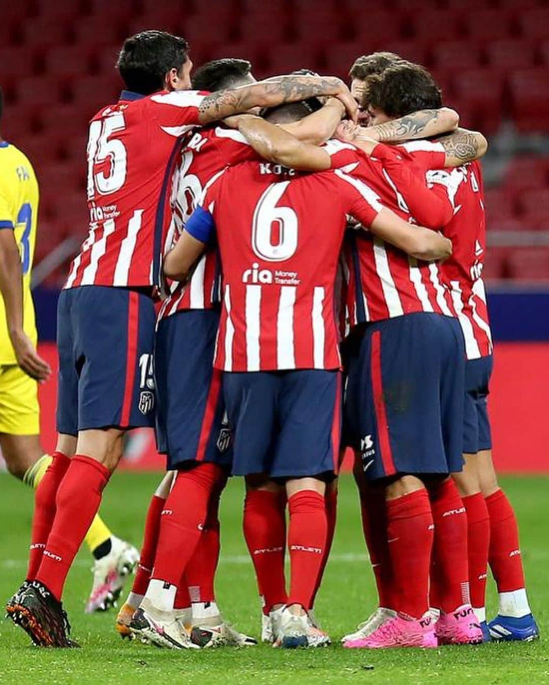 ルイス・アルベルト・スアレスさんのインスタグラム写真 - (ルイス・アルベルト・スアレスInstagram)「Vamos equipo! GRAN PARTIDO para seguir sumando +3 👌👏 🔴⚪️ @atleticodemadrid #aupaatleti #grandeequipo #siemprepositivo #seguircreyendo」11月8日 8時09分 - luissuarez9