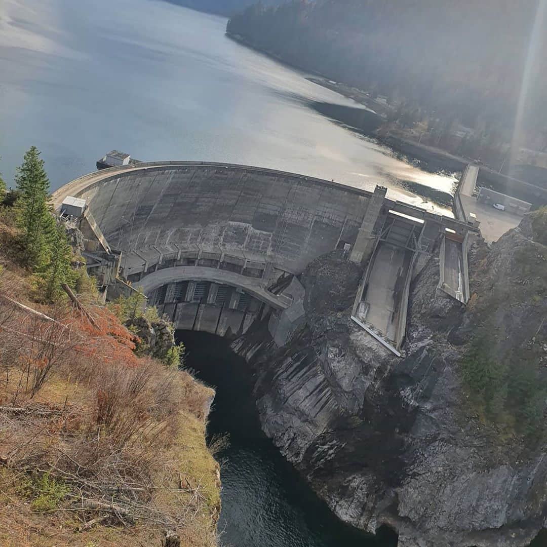 ミーシャ・テイトさんのインスタグラム写真 - (ミーシャ・テイトInstagram)「I was born and raised in Washington State and I've never been to this part of it.  It's beautiful.  #ionewashington #ione #Washington #washingtonstate #hiking」11月8日 8時13分 - mieshatate