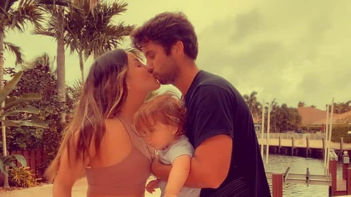 Claudia Leitteのインスタグラム：「Aqui em casa é assim... todo mundo participa da divulgação!!! Quero ver você curtindo #Rodou! Publique o seu vídeo, coloque a tag e me marca. Não duvide das minhas habilidades de stalker, viu?! 🧐🤣🤣」