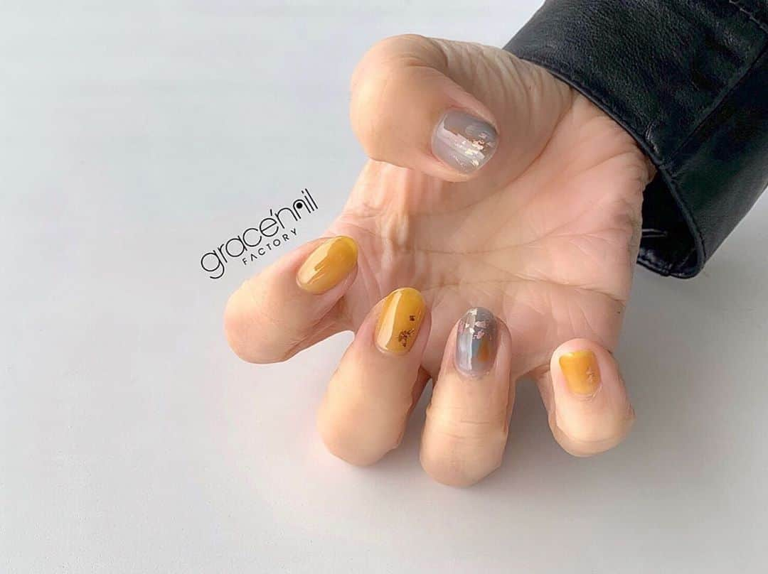 gracenailfactoryさんのインスタグラム写真 - (gracenailfactoryInstagram)「/// クリアマスタード🍯  @gracenailfactory_chiho   . . . ◗はじめてのお客様へ TOPページURLに クーポンがございます  ◗年末年始の休暇 12/31〜1/4  ◗ Instagram DMでも ご予約お問い合わせ可能です◎  ‭05013623175‬  定休日/月・木 11:00-20:30（最終受付18:30）  #グレースネイルファクトリー #大阪堀江 #堀江ネイル　 #大人ネイル #育爪　 #ショートネイル #カジュアルネイル #ニュアンスネイル　 #フィルイン #ウォーターケアのあるサロン　 #フットネイル　 #ミラーネイル　　 #堀江ネイル #マグネットネイル #クリアネイルアート #マットネイル #フットネイル #40代ファッション #30代ファッション #20代ファッション」11月8日 8時28分 - gracenailfactory