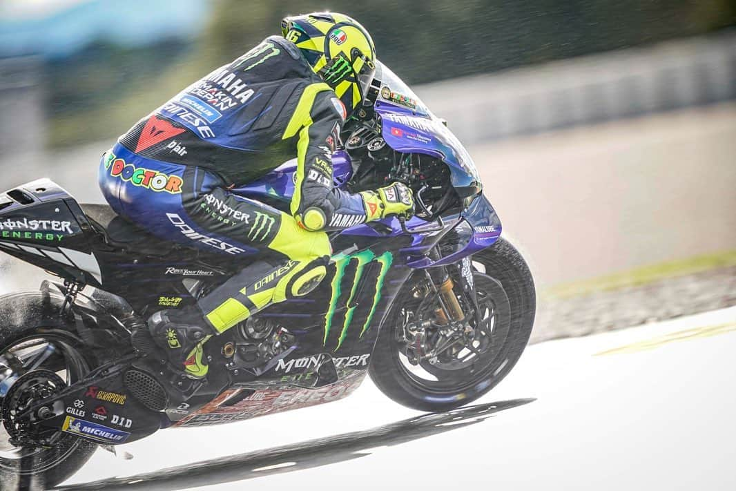 バレンティーノ・ロッシさんのインスタグラム写真 - (バレンティーノ・ロッシInstagram)「Valencia Circuit,Spain Saturday,official practice 📸 @falex79 @gigisoldano」11月8日 8時34分 - valeyellow46