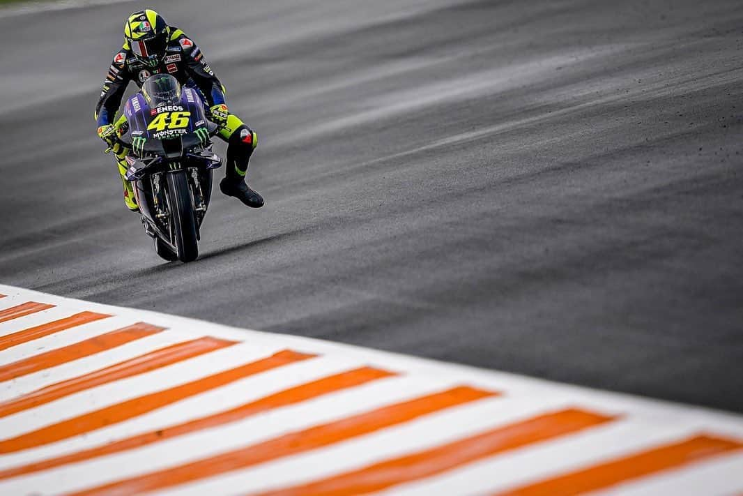 バレンティーノ・ロッシさんのインスタグラム写真 - (バレンティーノ・ロッシInstagram)「Valencia Circuit,Spain Saturday,official practice 📸 @falex79 @gigisoldano」11月8日 8時34分 - valeyellow46