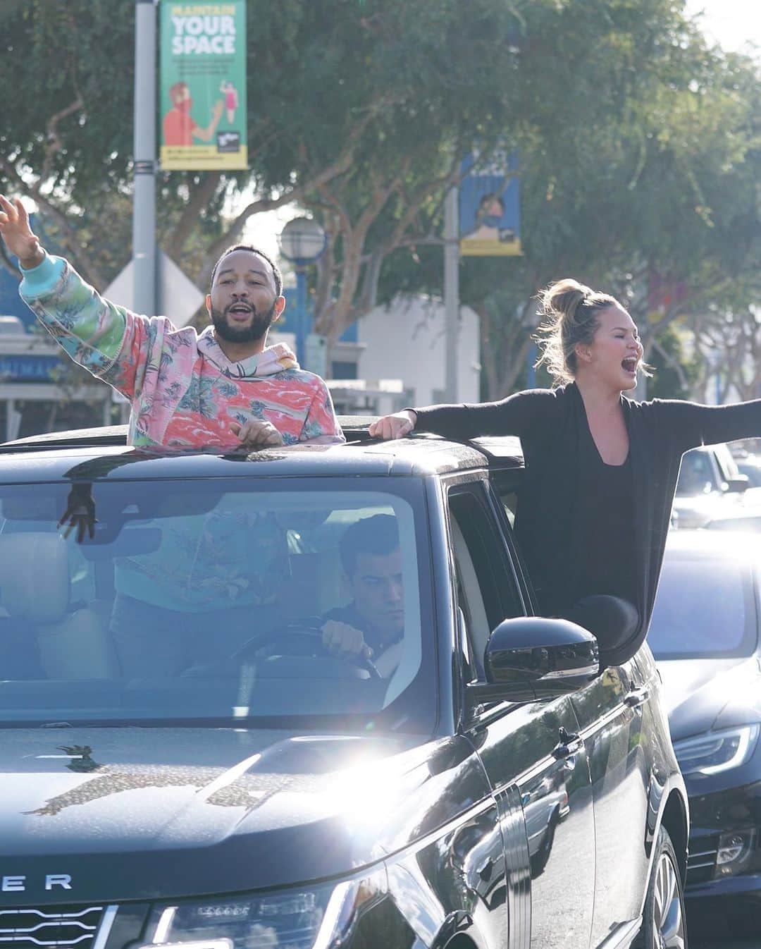 Just Jaredさんのインスタグラム写真 - (Just JaredInstagram)「John Legend and Chrissy Teigen were seen hanging out the windows of their car while celebrating Biden’s victory alongside fans in West Hollywood. Tap this photo at the LINK IN BIO to see over 70 amazing photos from this moment!  #ChrissyTeigen #JohnLegend Photos: Backgrid」11月8日 8時44分 - justjared