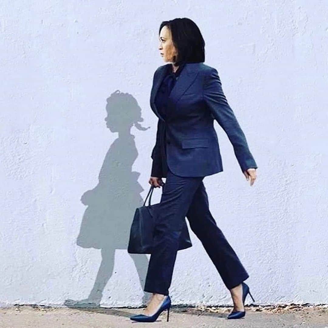 ジェリー・ライアンのインスタグラム：「Wow. 💗 And now I’m crying again.  #Repost @rauleesparza ・・・ #madamvicepresident 🎉 [Edit: artists @briagoeller @goodtrubble, Black-owned design shop in CA]」