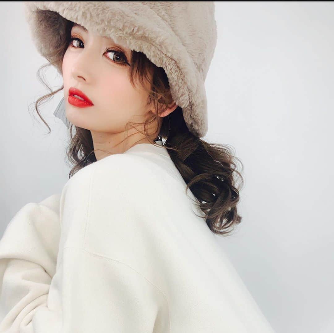 CHINATSUさんのインスタグラム写真 - (CHINATSUInstagram)「@shiba0410   ᖴOᖇ ᗩᗪᑌᒪTᔕ ᗯITᕼ YOᑌᑎG ᖴEEᒪIᑎGᔕ  #ツインテール女子 #ツインテールアレンジ  #ツインテールリボン #名古屋 #おしゃれさんと繋がりたい #サロンモデル名古屋  #帽子ヘアアレンジ #ふわふわ帽子 #バケハ女子 #笑顔のループ #笑顔が一番 #よく笑う人が好きです  #一緒に笑える人が好き #一緒に笑えることが幸せ」11月8日 8時59分 - chinatsu.k621