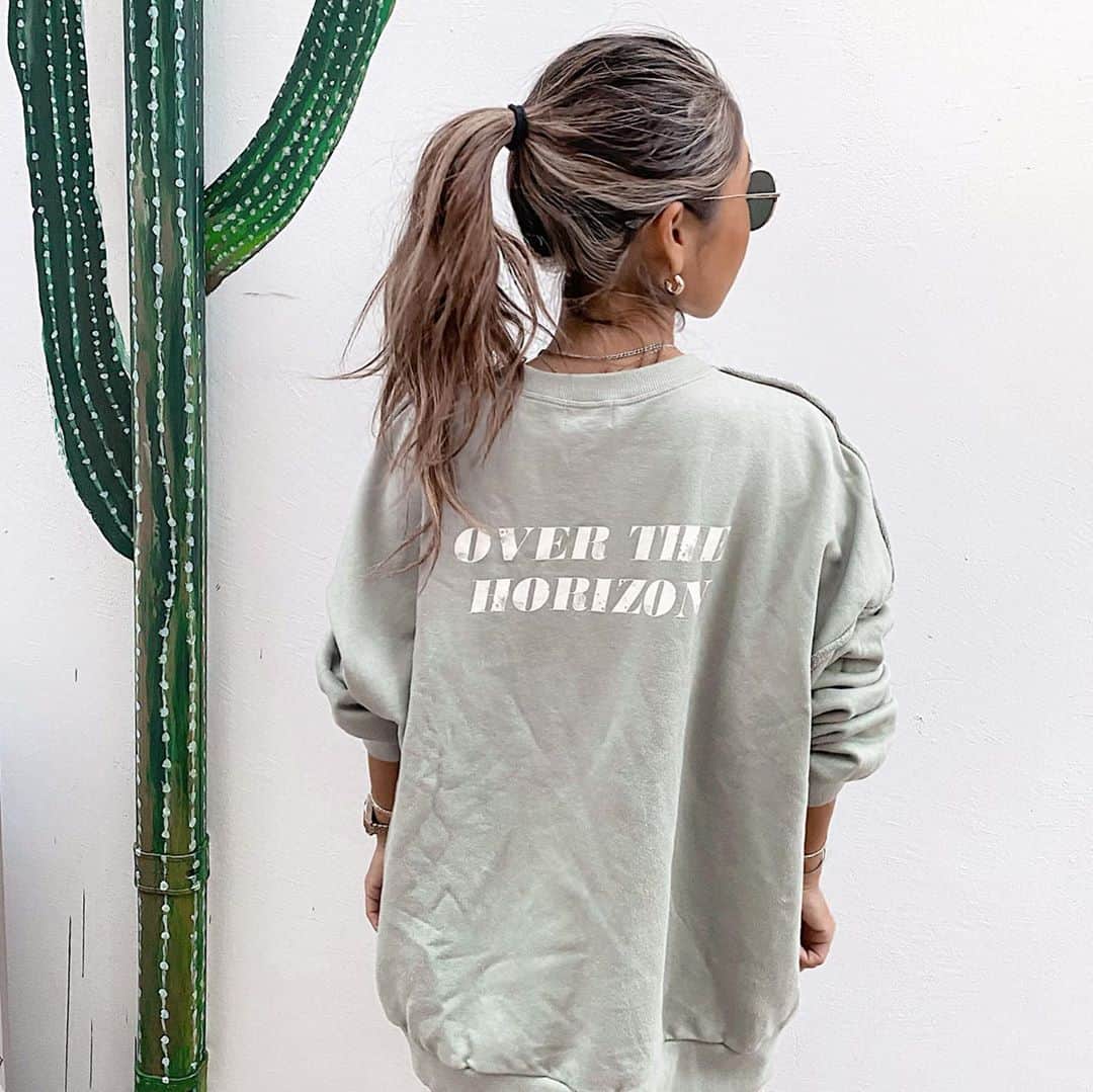 Akkoさんのインスタグラム写真 Akkoinstagram 久々のスウェットコーデ Cittaa 1 秋冬新作は可愛いのばっか バックプリントオーバーサイズトレーナー バックプリントも 𝑉𝑖𝑛𝑡𝑎𝑔𝑒 𝐿𝑖𝑘𝑒なロゴにくすみミントに 𝑂𝑣𝑒𝑟