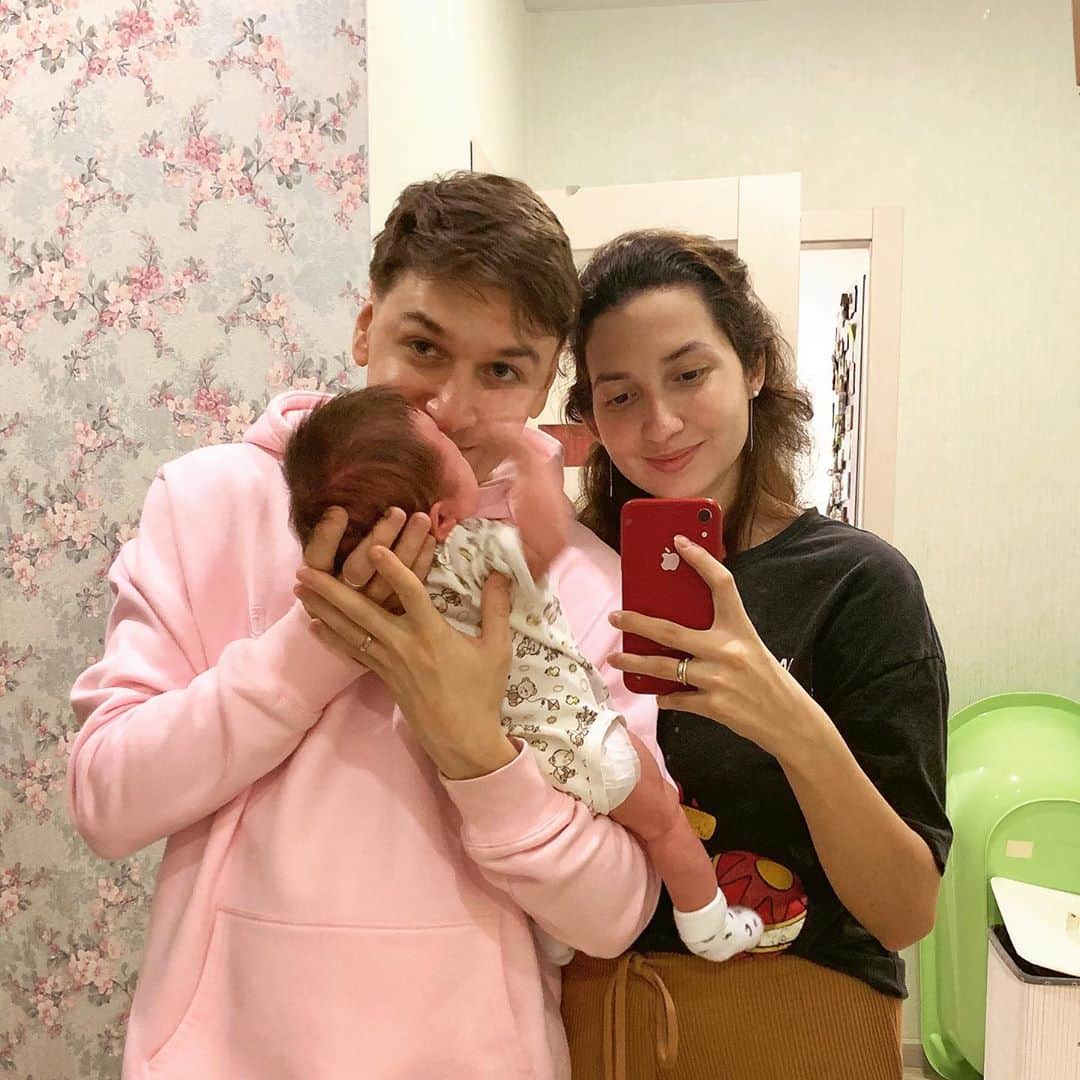 のインスタグラム：「#1month  love my two men💞」