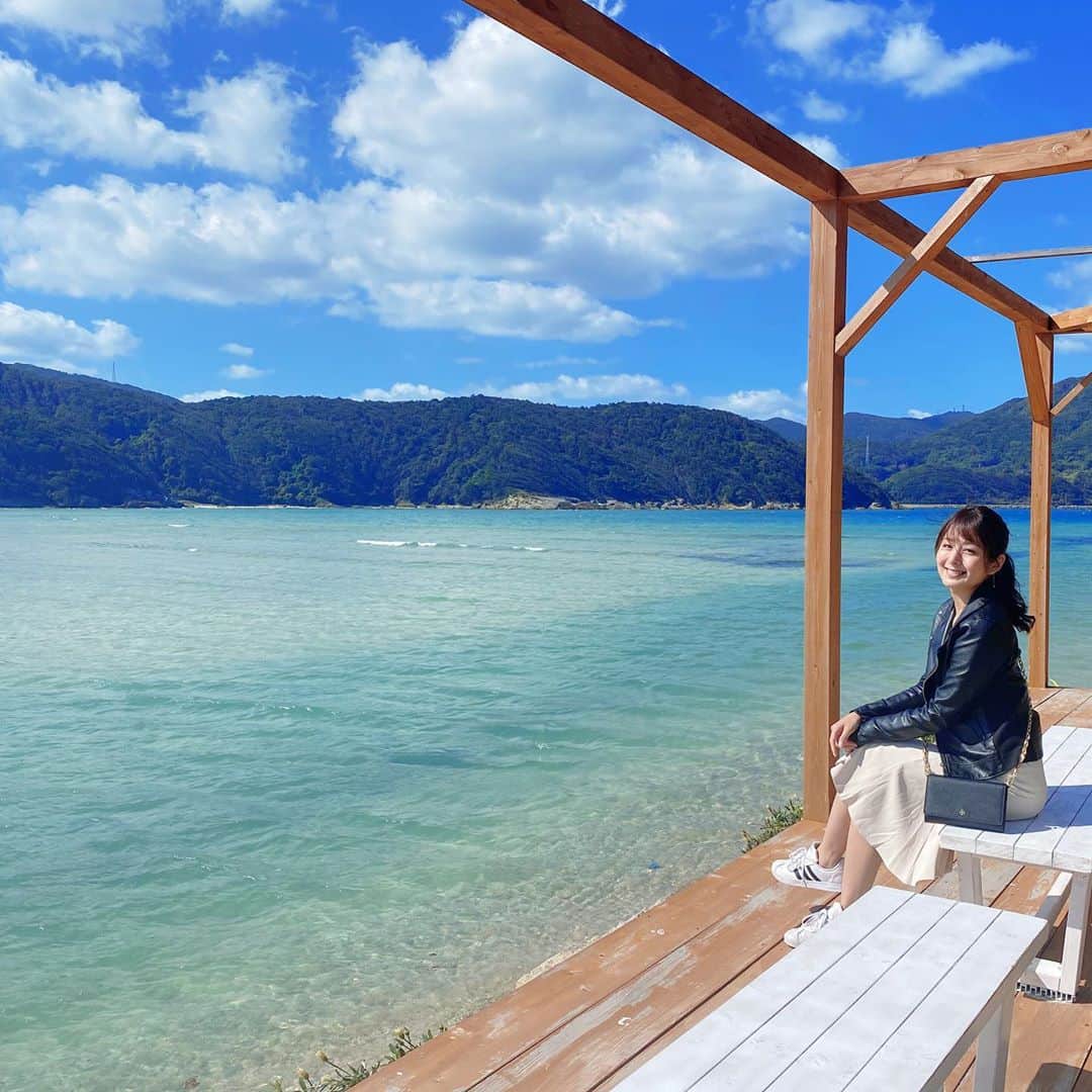のインスタグラム：「五島列島最終日のランチは#はまぐりデッキ　蛤浜を一望できるお店だった🙈めちゃ遠浅の海だし、綺麗だし、泳ぎたい気分だった😇！  海見ながらのランチは美味しかった😆✨  #上五島#五島列島 #蛤浜#ランチ#オーシャンビュー #長崎県#旅行#travel#お出かけ #撮影#model#モデル#portrait#ロケ#ファインダー越しの私の世界#東京カメラ部#カメラ#一眼レフ#フォロー#カメラ女子#follow#japan#japanesegirl #いいね#コメント#ありがとうございます」
