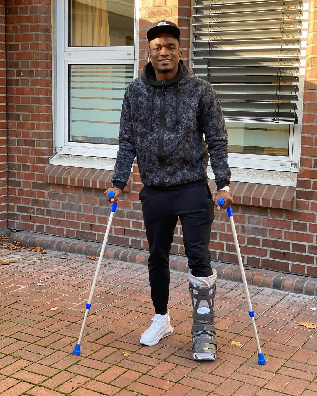 ジョン・コルドバのインスタグラム：「Volveré más fuerte 💪🏾🙏🏾⚽️」