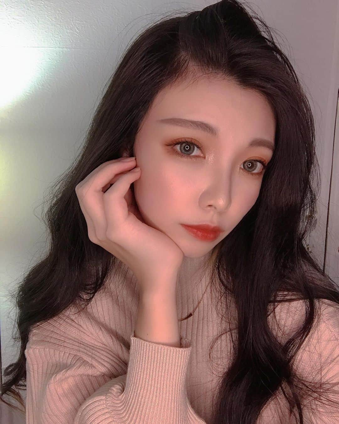 野崎夏帆のインスタグラム：「🧏‍♀️✨    #makeup #早く会いたいね」
