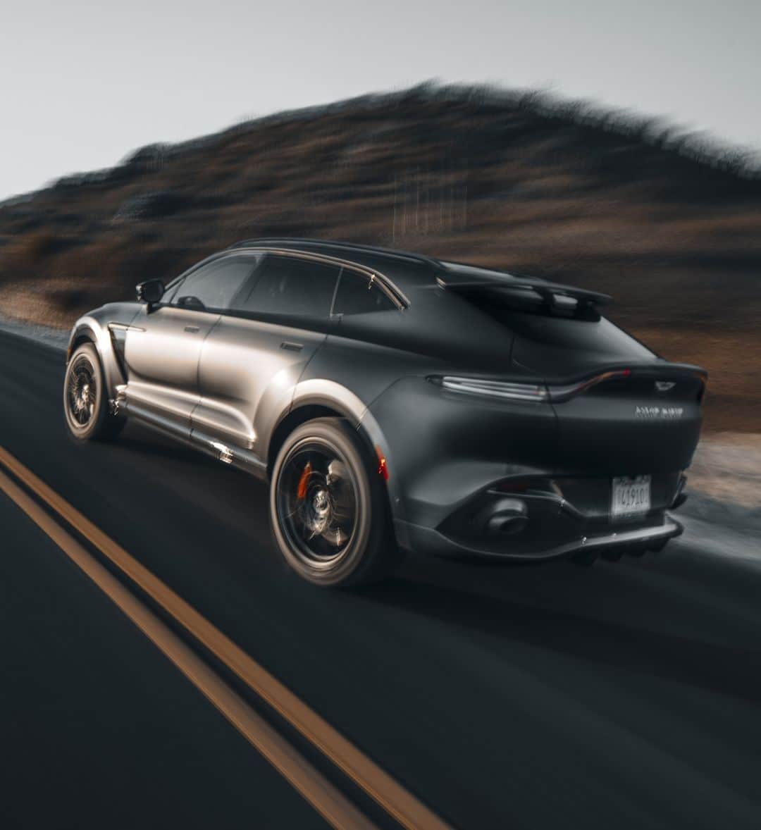 アストンマーチンさんのインスタグラム写真 - (アストンマーチンInstagram)「An SUV that drives like a sportscar. This is the new Aston Martin.  📸@corey_wilson  #AstonMartin #DBX」11月8日 19時00分 - astonmartin