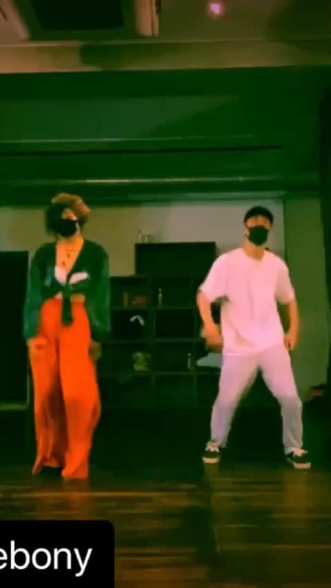 Oguriのインスタグラム：「毎回毎回、音楽とダンスを全身で感じられて、凝り固まった脳みそがブワッと刺激されて、気持ち良すぎてニヤけて来て、そして @yoshie_bbc_ebony さんがヤバすぎて🤯 wing spirit🔥 最強のクラスです！ いつもありがとうございます！」