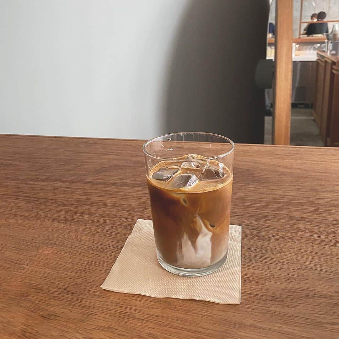 石川理咲子さんのインスタグラム写真 - (石川理咲子Instagram)「#cafe #ogawacoffeelaboratory  ずっと気になっていた @ogawacoffee_laboratory  コーヒーもアイスも美味しかった♡ 夜はBarのように薄暗くて、大人な雰囲気でした🕯 ・ ・ 今度は朝に行きたいなぁ🕊」11月8日 19時03分 - rsk_0315
