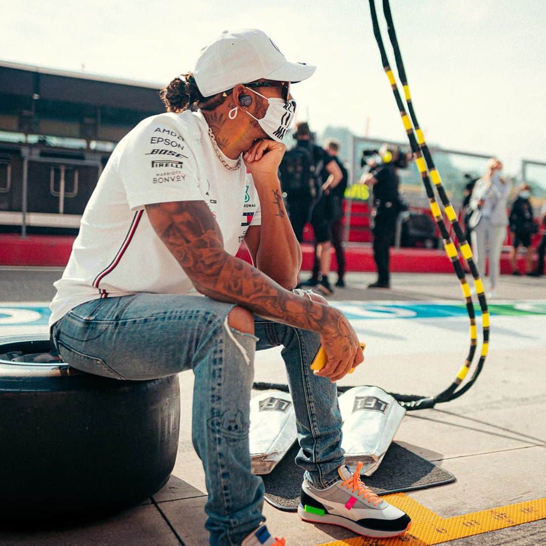 MERCEDES AMG PETRONASさんのインスタグラム写真 - (MERCEDES AMG PETRONASInstagram)「Sundays without @f1 be like...」11月8日 19時06分 - mercedesamgf1