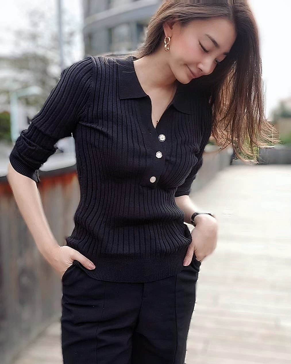 里海のインスタグラム：「@ahselect.official のトップスを 着ました😉 いつも私に合うものを選んで送ってくれてありがとう✨」