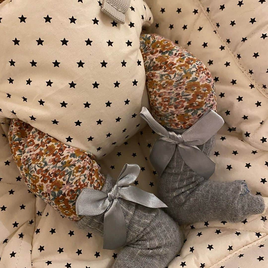 のインスタグラム：「1 mois de toi 🐻」