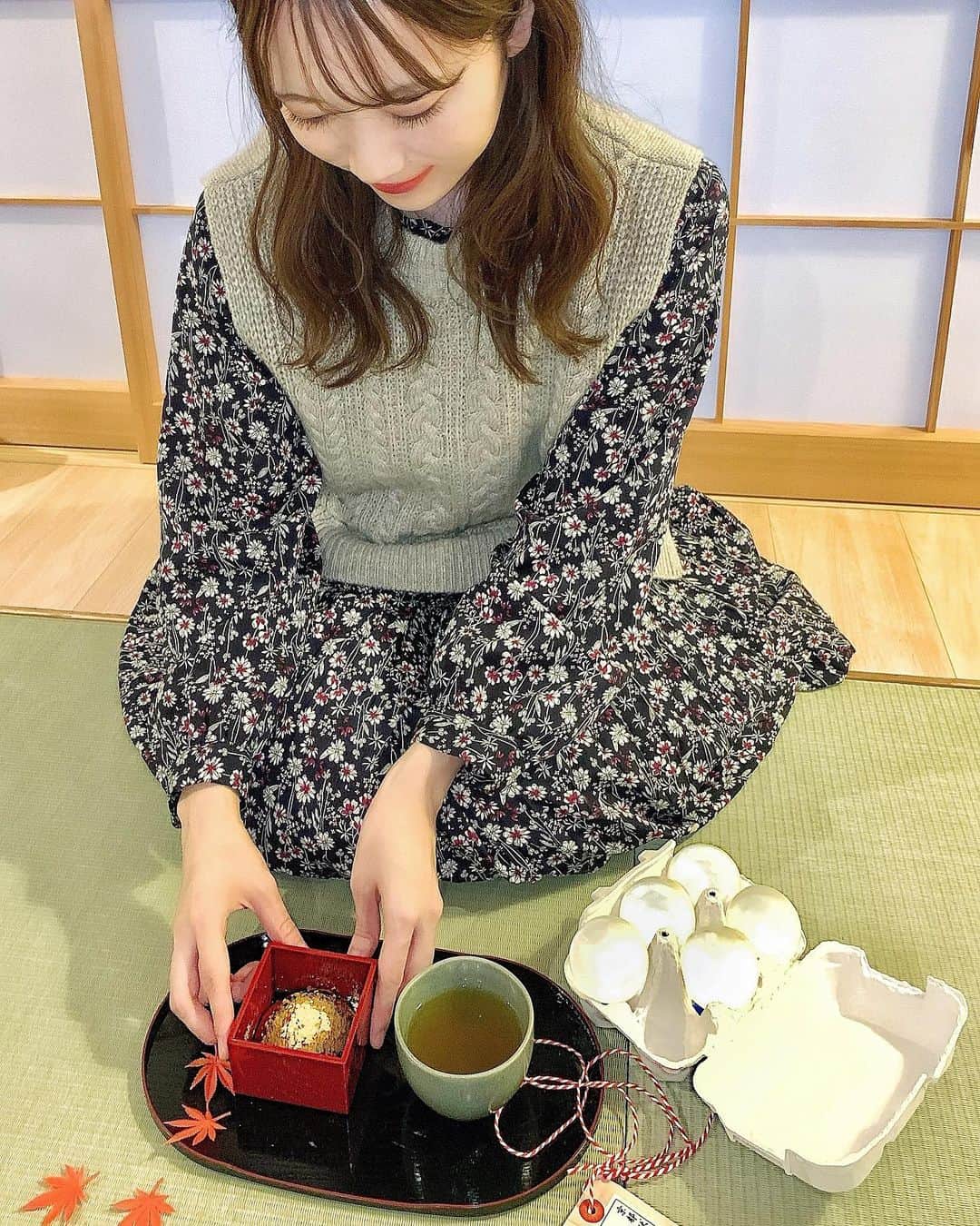 佐藤瀬奈さんのインスタグラム写真 - (佐藤瀬奈Instagram)「⠀ 念願の…♥︎♥︎ 京都の有名な和菓子『水まるもち』🔘⠀ ⠀ オンライン販売している事を知ったので注文しました😍 京都に行ったら食べ歩きしたいなーって思ってたけど、しばらく行けなさそうだからお家で食べられるのは嬉しい😢✨⠀ ⠀ 水まるもち知らない方は3枚目の動画をぜひ見てほしい…！ このプルプル感と透明感すごくないですか😭！⠀ ⠀ そして期待を遥かに上回る美味しさでした…♥︎ 初めての食感に感動したよ🥺⠀ ⠀ この飛び出るのが楽しくて毎回きゃーきゃー言いながら食べてましたw  1つ1つ小分けになってるから両親やおばあちゃんにもお裾分けしよう🥰 ・ ・ ・ #水まるもち #まるもち #和菓子 #京都和菓子 #甘味」11月8日 19時30分 - senapuu