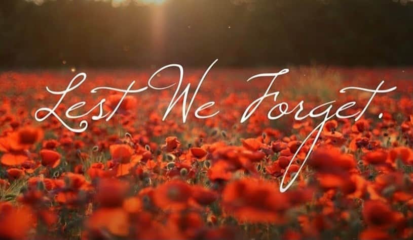 アラン・ハットンのインスタグラム：「Lest we forget 🌹 #remembranceday」