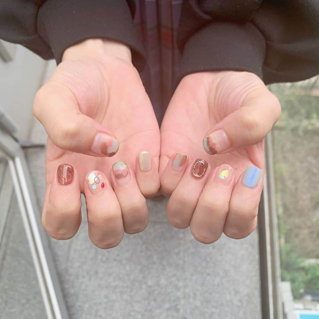 徒然みおれさんのインスタグラム写真 - (徒然みおれInstagram)「New Nail♡  可愛すぎてずっと見ていられる☺️ 担当してくださったネイリストさんがゲーム実況好きでずっとお話してました🥰笑  #ネイル #nail #newnail #ネイルデザイン #表参道ネイルサロン」11月8日 19時33分 - mioretty