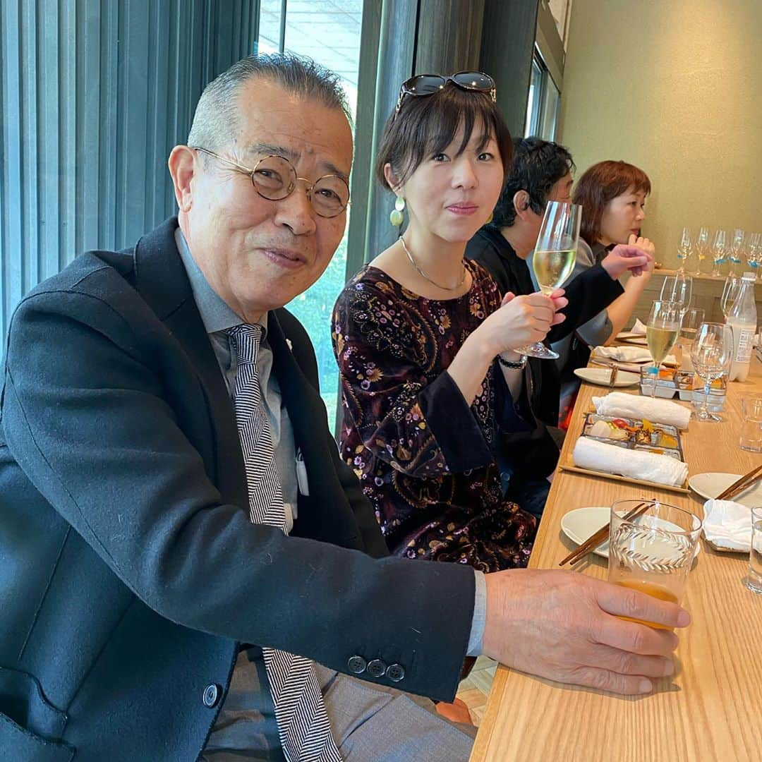 山岸久朗さんのインスタグラム写真 - (山岸久朗Instagram)「いつもお世話になっている、春鹿酒造の今西社長の還暦パーチーにおじゃまさせていただきました。列席者30名ほぼ全員知り合いだったので、なんだか同窓会みたいで楽しかったです。俺たぶん最年少組やけど🤣 #春鹿 #春鹿酒造 #今西清兵衛商店 #徳山鮓 #サカエヤ #セジール #新保吉伸 #もめん #木綿清次  #門上武司 #おさむちゃん #原正 #味吉兆 #味吉兆ぶんぶ庵 #マンジェ #とんかつマンジェ #ほうば #新井正彦 #マッキー牧元 #瀬田雅巳 #キャサリン瀬田ジョーンズ #エスコヤマ #小山進 #cdtakoh #lv #louisvuitton  #明朝はおは朝見てネ」11月8日 19時39分 - yamaben