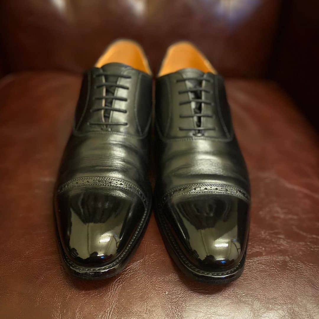 bootblack_officialさんのインスタグラム写真 - (bootblack_officialInstagram)「Sanyo Leather x GAKU by Scotch Grain  Boot Black Rich Moisture provides flexibility on the leather. Organic argane oil, macadamia nut butter, sunflower butter and Carnauba wax are contained.   #columbus#bootblack#artistpallet#shoecare#shoeshine#shoepolish#shoegazing#shoestagram#mensshoes#mensfashion#leathershoes#highshine#madeinjapan#japanmade#japanmadeshoecare#japan#nagoya#gakuplus#sanyoleather#scotchgrain」11月8日 19時39分 - bootblack_official