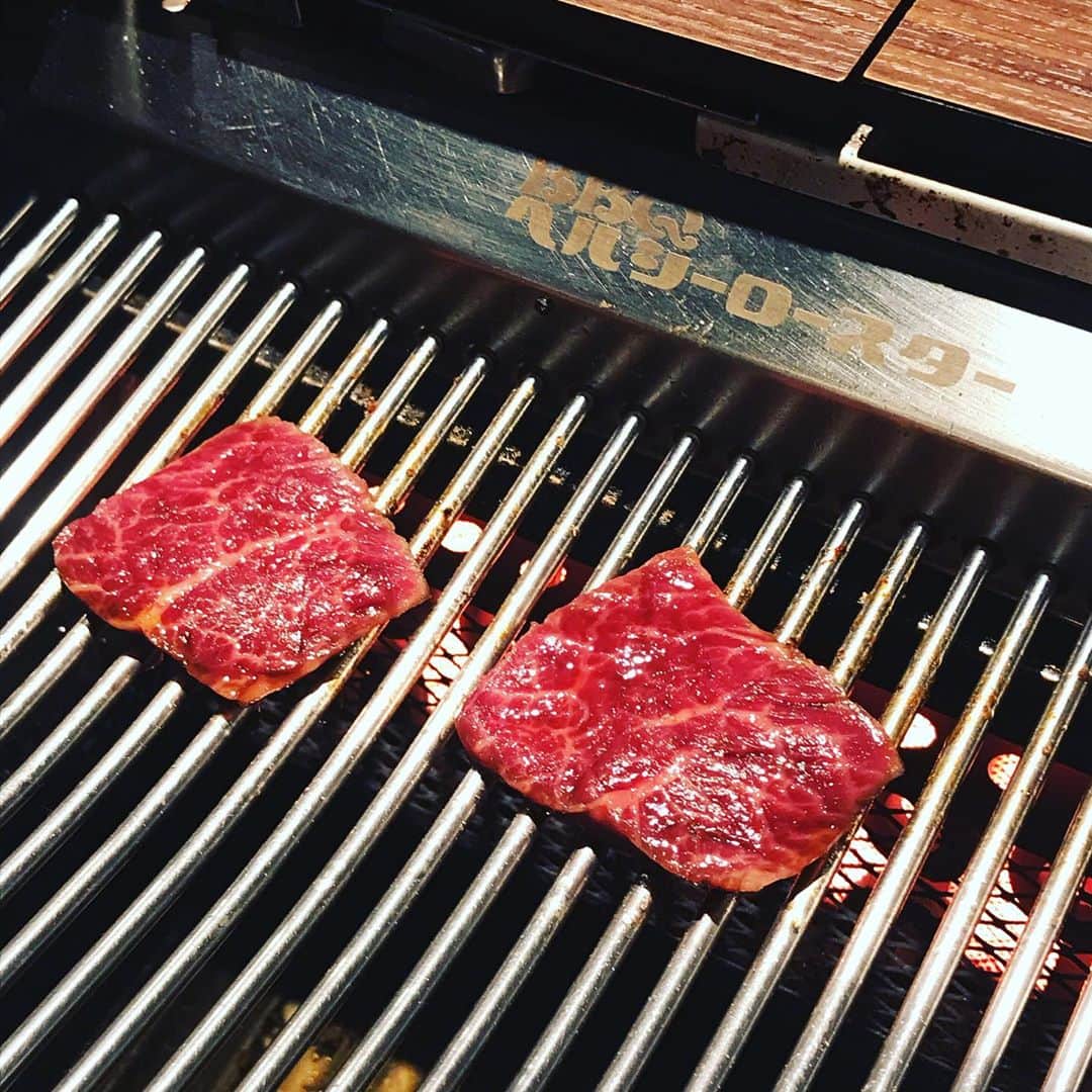 福田葉子さんのインスタグラム写真 - (福田葉子Instagram)「疲れた時こそゴルフへ。朝6時半から半日、仕事のことを考えずラウンドに没頭できました。埼玉のおごせGCは山頂からの眺めがいいゴルフ場。前半と後半でグリップ変えたら一気にスコアが縮まりました。ゴルフって面白いなー。からの焼肉と生ビール、最高です。 あとは帰宅して「麒麟がくる」観て爆睡するだけー。至福の日曜日。 #weekend #golf #earlybird #refresh #fun #sunnyday #週末　#ゴルフ　#おごせゴルフクラブ #ストレス発散 #焼肉　#大河ドラマ　#麒麟がくる #日曜日」11月8日 19時48分 - yoyoyokoko